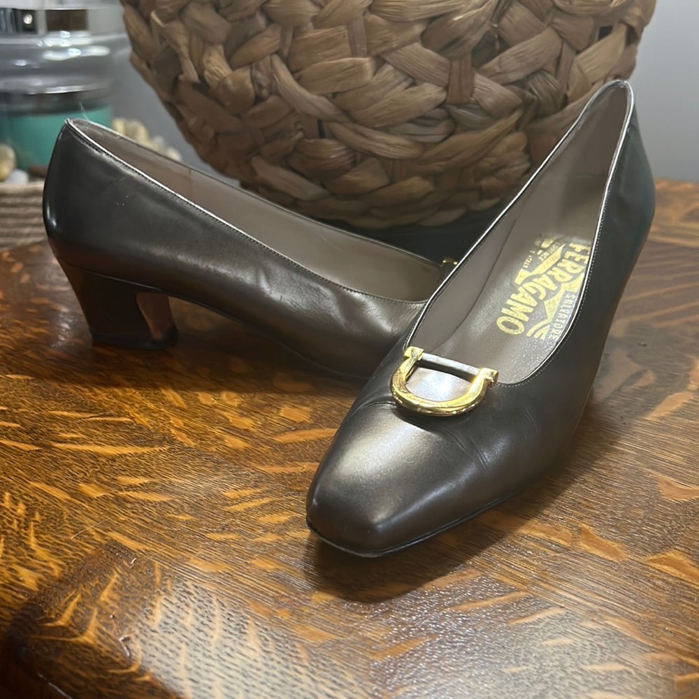Salvatore Ferragamo sz 6AAA aluminum color w/ gold tone hardware 1.5 inch pumps